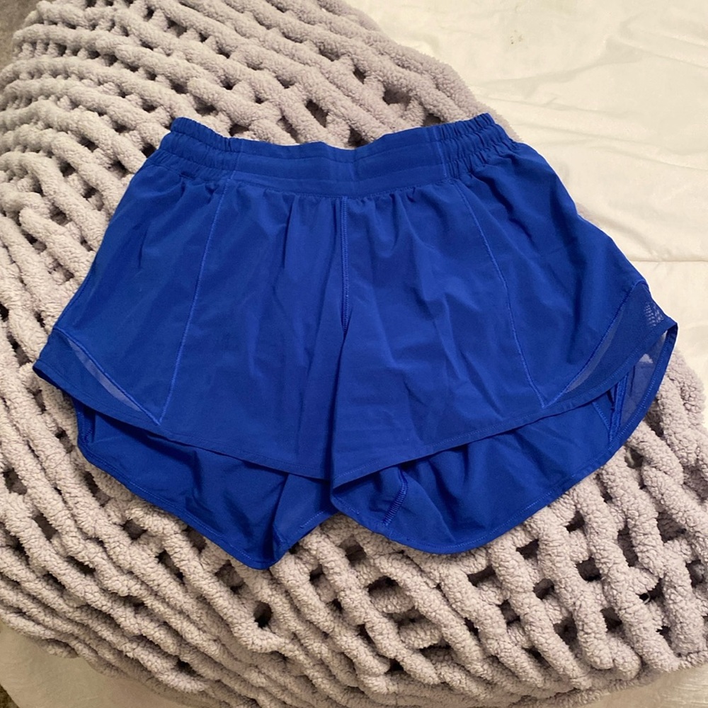 LULULEMON royal blue size 6 hotty hot shorts